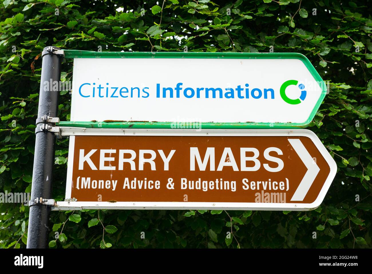 Kerry MABS et les citoyens des panneaux d'information au bâtiment des services sociaux publics à Killarney, comté de Kerry, Irlande Banque D'Images