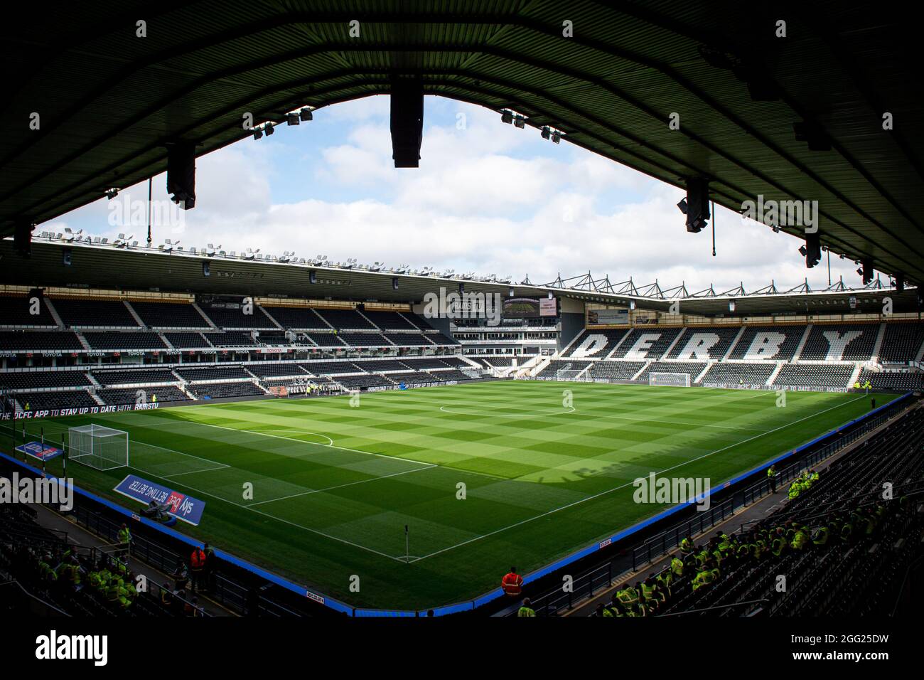 DERBY, ROYAUME-UNI. 28 AOÛT vue générale à l'intérieur du Pride Park Stadium avant le lancement du match de championnat de Sky Bet entre le comté de Derby et la forêt de Nottingham au Pride Park, Derby le samedi 28 août 2021. (Credit: Jon Hobley | MI News) Credit: MI News & Sport /Alay Live News Banque D'Images