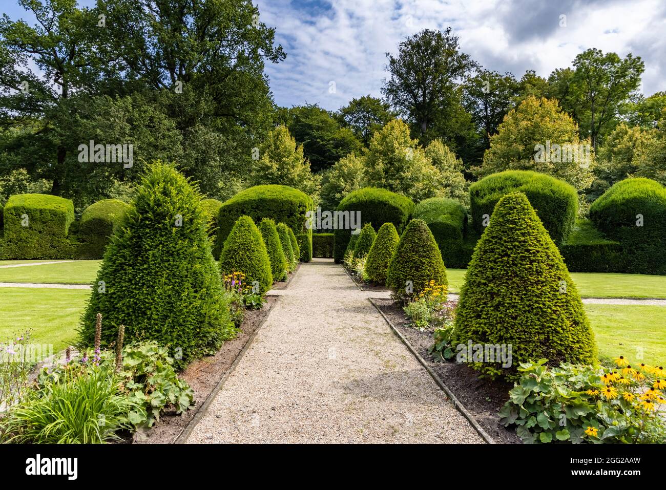 Sogel, Allemagne - 25 août 2021 : jardin paysagé de cloître au château de Clemenswerth à Sogel Basse-Saxe en Allemagne Banque D'Images