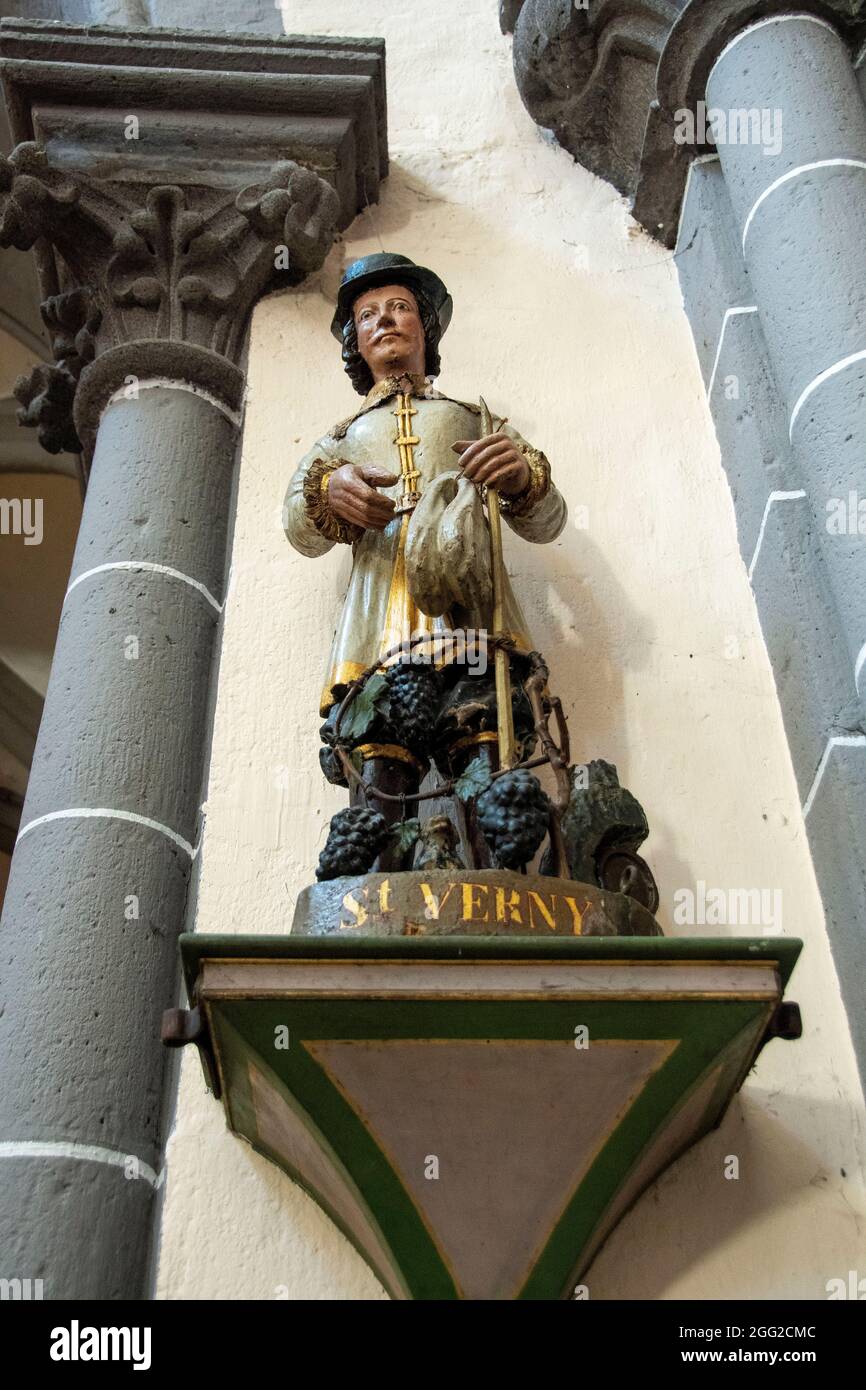 Église Saint-Amant Tallende, statue de Saint-Verny, patron des vignerons de saint Auvergne, Puy de Dome, Auvergne-Rhône-Alpes, FF Banque D'Images