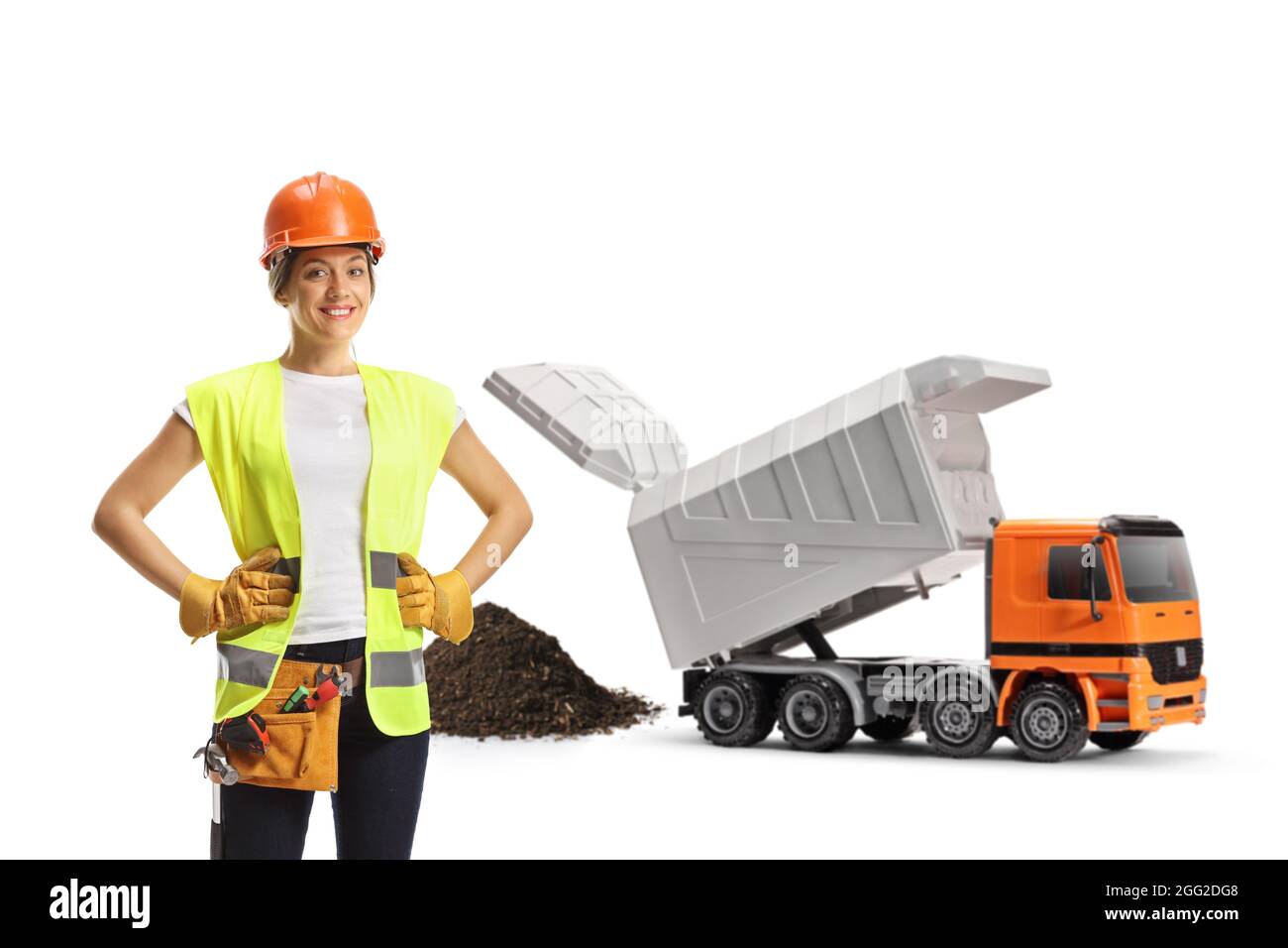 Une travailleuse de construction et un camion déchargeant des débris isolés sur fond blanc Banque D'Images