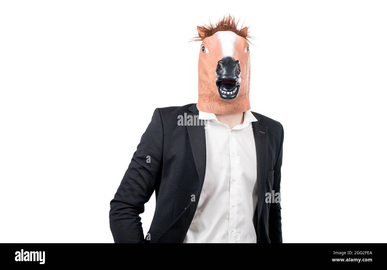 Homme professionnel porte une tête de cheval et un costume d'affaires isolé sur blanc, cheval de travail Banque D'Images