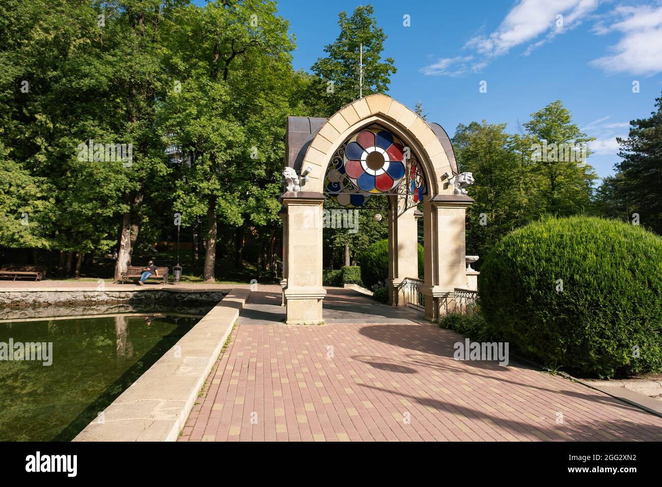 Pavillon de verre près de Mirror Pond à Kislovodsk, Russie Banque D'Images