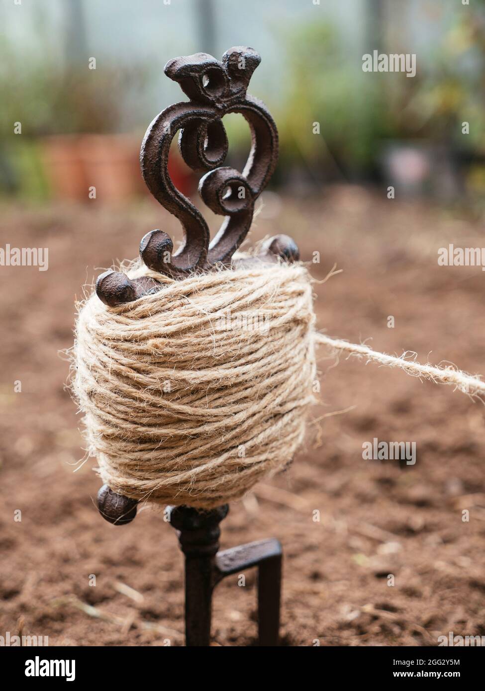 Marqueur de rang en fonte avec cordon de jute pur. Banque D'Images