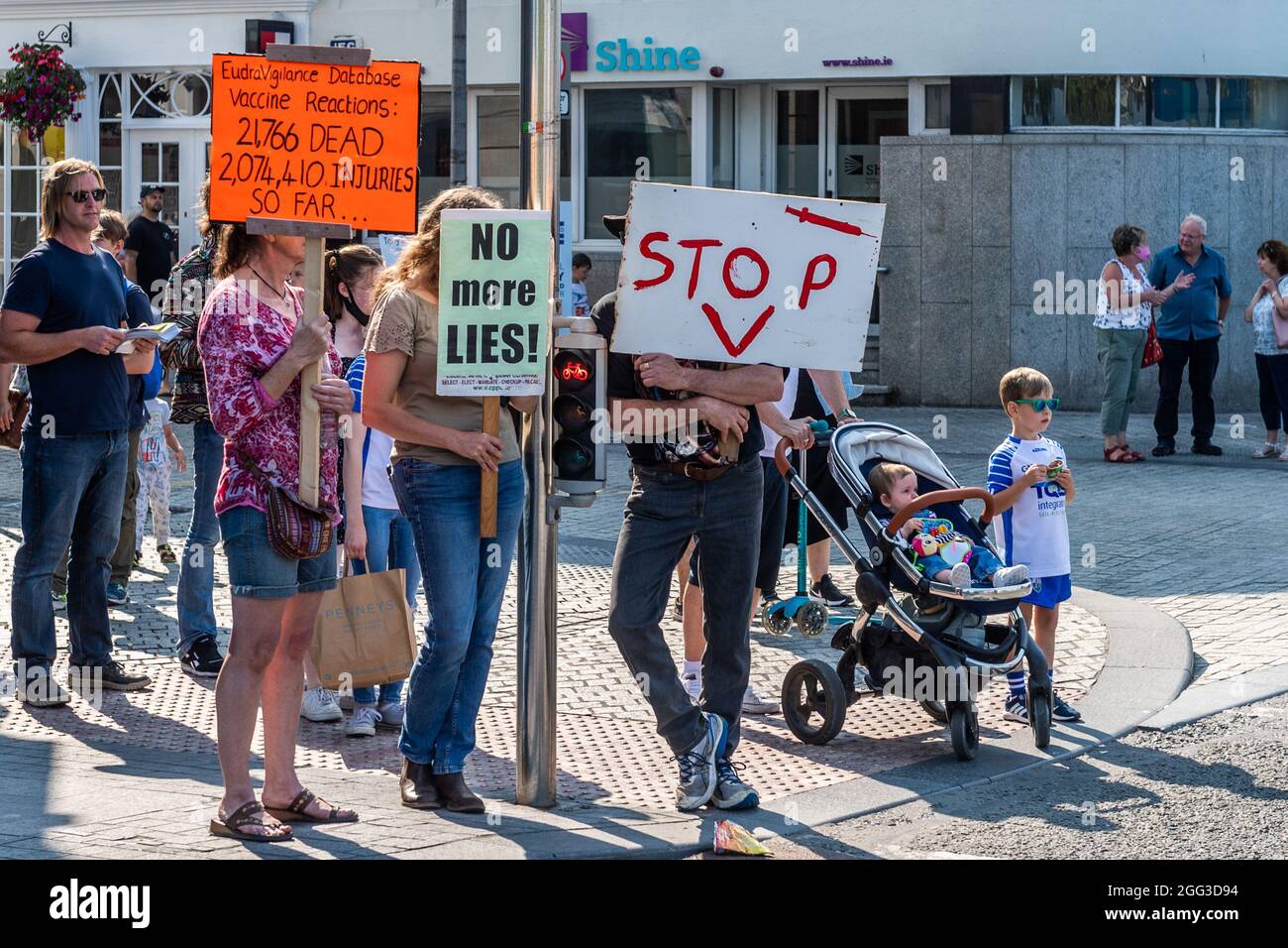 Waterford Irlande 28 Aout 21 Environ 0 Personnes Se Sont Rassemblees Cet Apres Midi Dans Le Centre Ville De Waterford Pour Protester Contre Les Vaccins Covid 19 Qui Selon Eux Sont Experimentaux Et Sont Encore