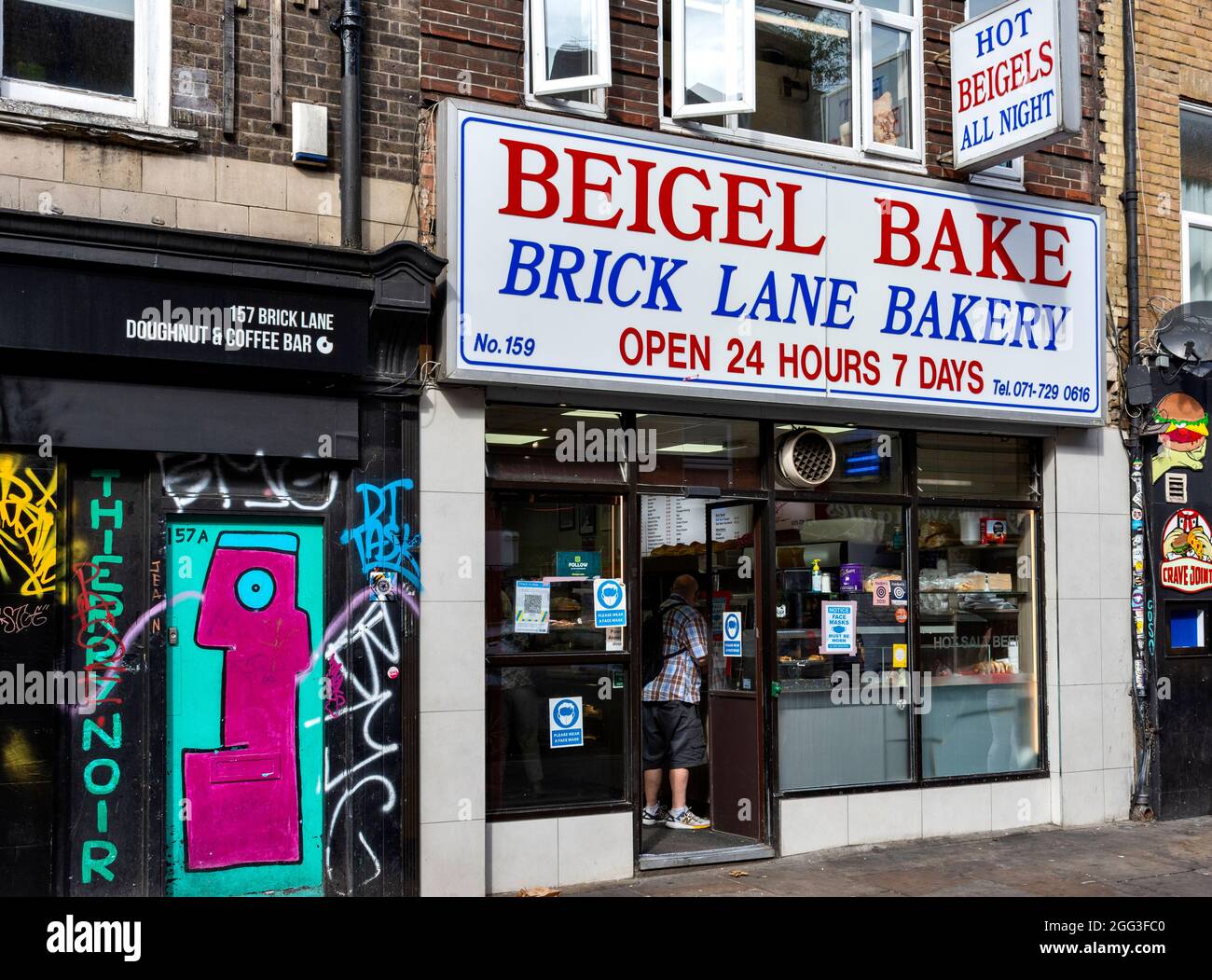 QUARTIER ARTISTIQUE ET CULTUREL DE LONDRES AUTOUR DE LA RUE DE BRIQUES BEIGEL BAKE BOULANGERIE OUVERT 24 HEURES SUR 24 7 JOURS SUR 7 Banque D'Images