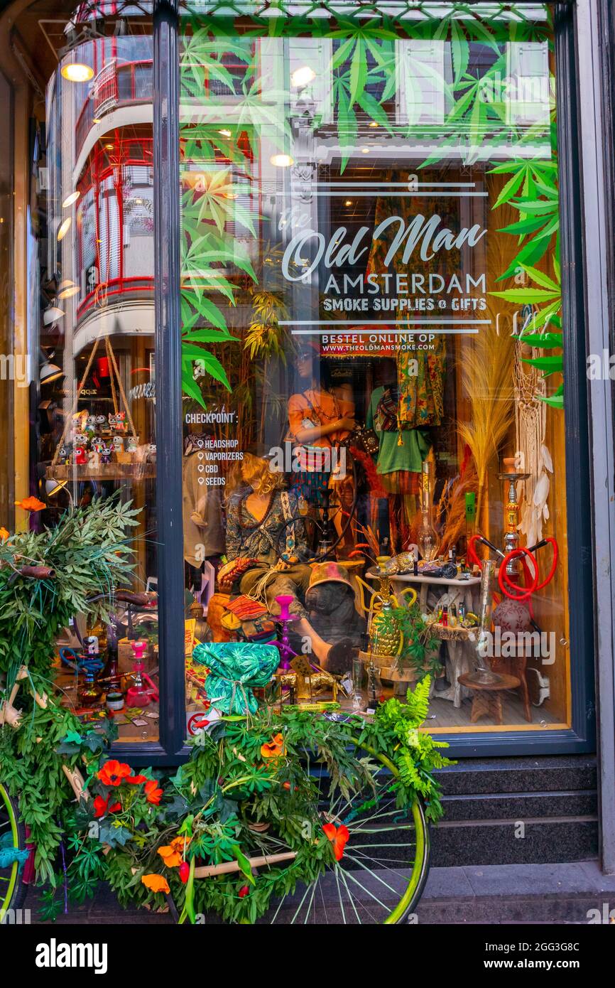 Amsterdam, Hollande, marijuana Supplies Smoke Store Front, Vintage Shop, vitrine 'Old Man » Sign, magasin de cannabis Banque D'Images