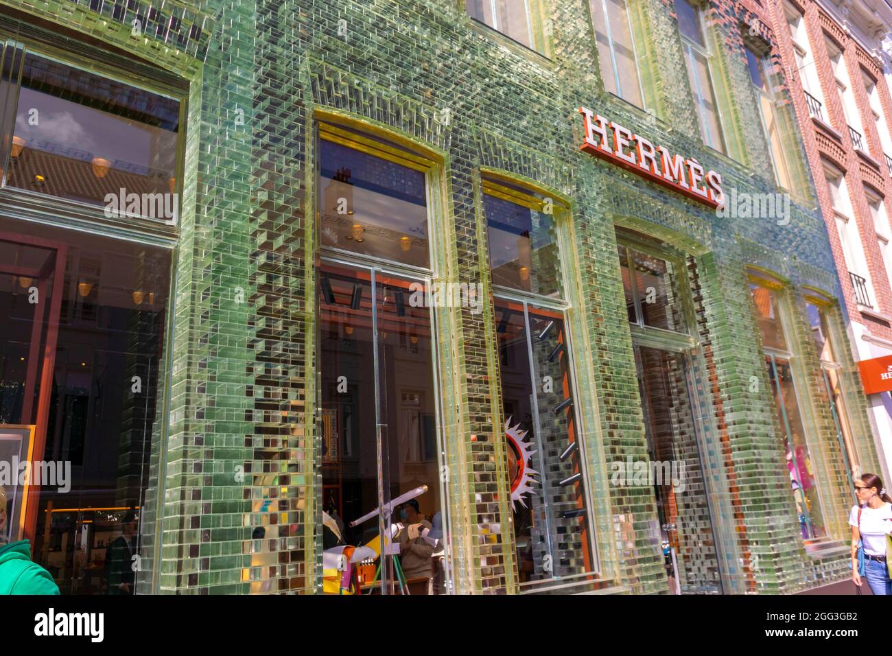 Amsterdam, Hollande, Glass Design, Hermes Luxury Store Front, Outside Street, architecture contemporaine Banque D'Images