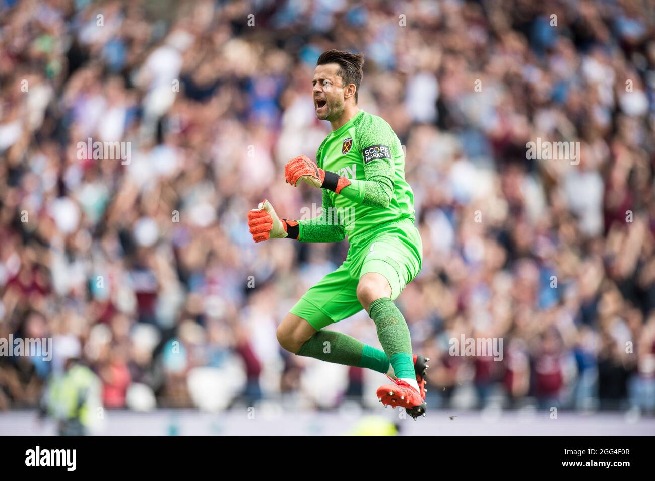 LONDRES, ANGLETERRE - 28 AOÛT : Lukasz Fabianski de West Ham célèbre après que son équipe ait obtenu le premier but lors du match de la Premier League entre West Ham U. Banque D'Images