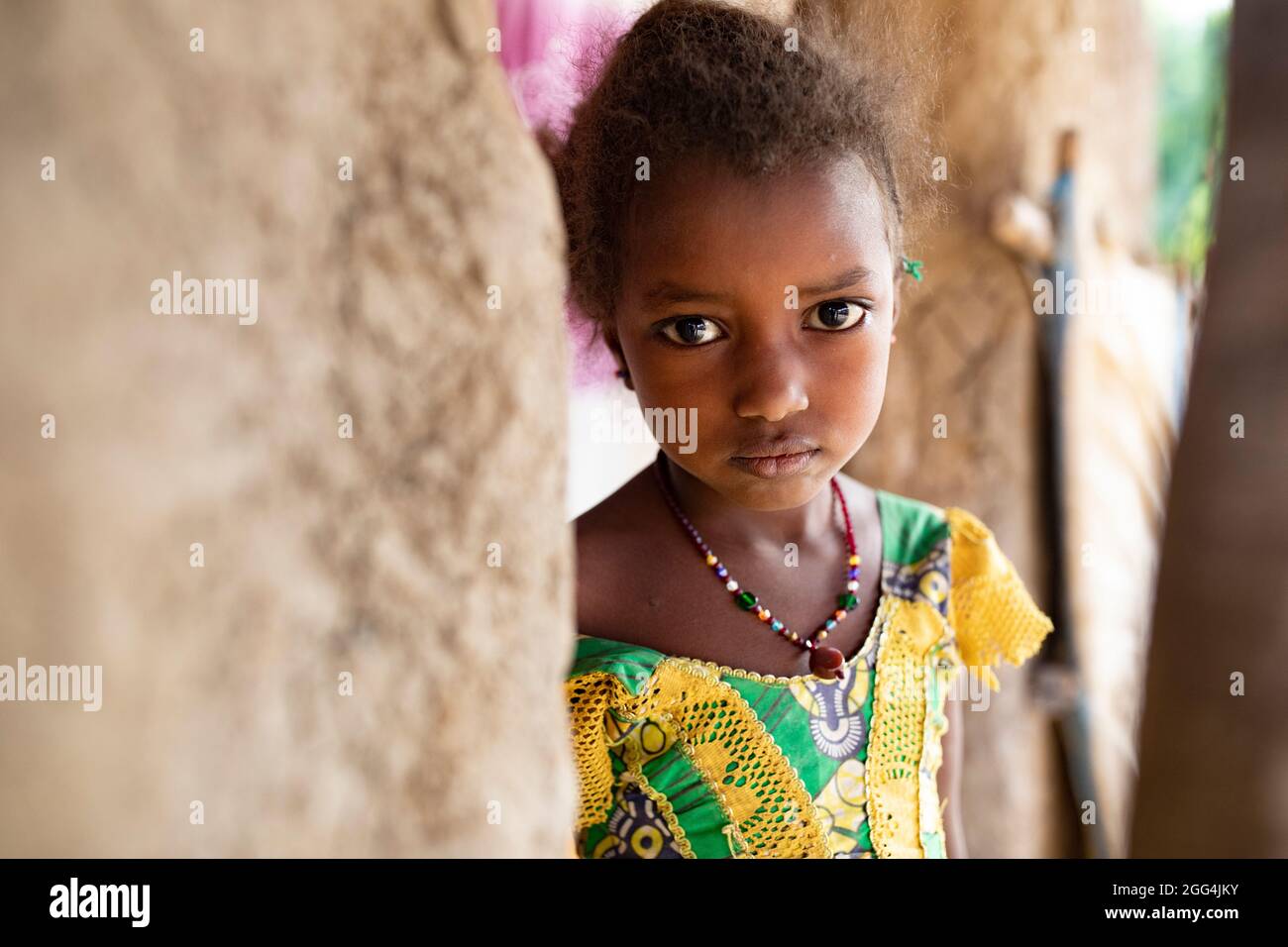 Portrait d'une jeune fille Fulani à Siemana, Mali, Afrique de l'Ouest. Banque D'Images