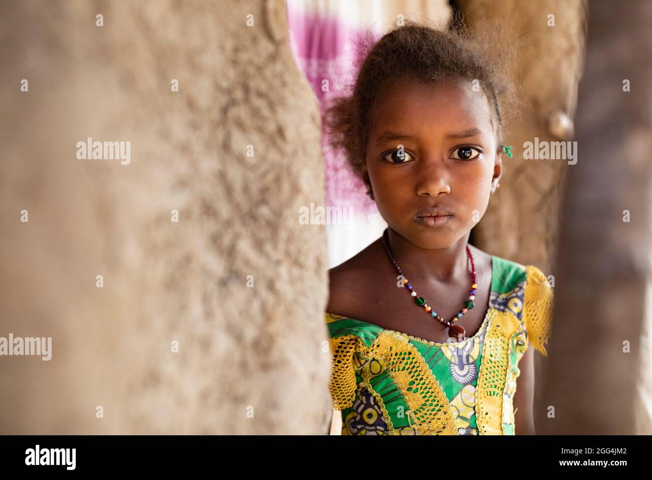 Portrait d'une jeune fille Fulani à Siemana, Mali, Afrique de l'Ouest. Banque D'Images