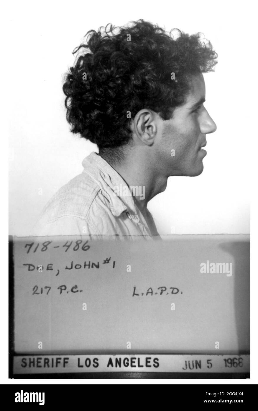 1968 , 5 juin , Los Angeles , Etats-Unis : le citoyen jordanien d'origine palestinienne SIRHAN SIRHAN ( Sirhan Bishara Sirhan , né en 1944 ), le département de police de Los Angeles mug shot, le tueur qui a assassiné le sénateur ROBERT KENNEDY le jour du 5 juin 1968 . Photographe inconnu .- BOB - portrait - ritratto - FOTO SEGNALETICA della POLIZIA - MUG-SHOT - MUGSHOT - assassino - CRONACA NERA - KILLER - COMPLOT - COMPLOTTO - TERRORISTA - TERRORISTE - ERGASTOLO - ERGASTOLANO - carcerato --- Archivio GBB Banque D'Images