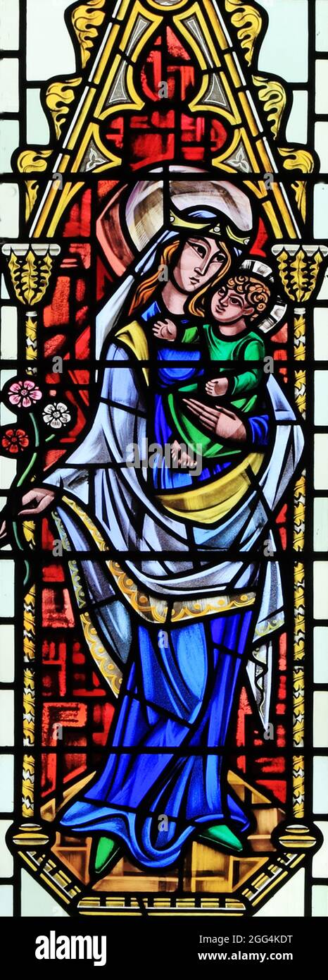 Marie et bébé Jésus, Vierge Marie et enfant Jésus, Madonna et enfant, vitrail, 20e siècle, Snettisham, Norfolk, Angleterre Banque D'Images