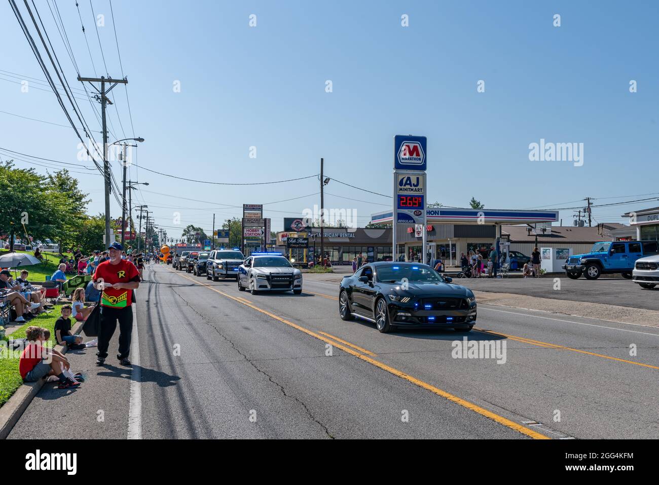 Elizabethtown, Kentucky, États-Unis, 28 août 2021. Des véhicules des forces de l'ordre de diverses agences locales parcourent l'avenue Dixie pendant la parade des personnes à domicile Heartland 2021. Crédit : Brian Koellish/Alamy Live News Banque D'Images