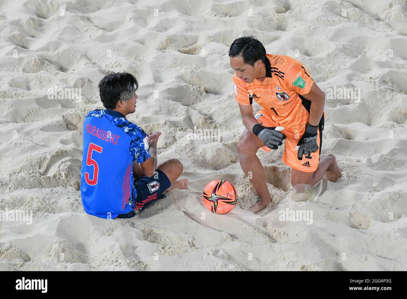 Moscou, Moscou, Russie. 28 août 2021. Stade Luzhniki.la coupe du monde de football de plage 2021. Le joueur de l'équipe nationale japonaise SHOTARO HARAGUCHI et YUSUKE KAWAI pendant le match Japon - Sénégal (Credit image: © Daniel Kutepov/ZUMA Press Wire) Banque D'Images