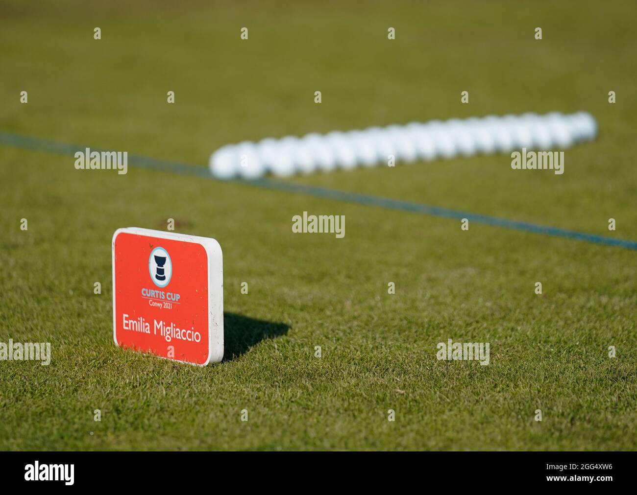 Vue générale des plaques nominatives mises en place pour les joueurs sur le terrain de pratique au Conwy Golf Club pendant la coupe Curtis 2021 jour 3 - singles à Conwy Banque D'Images