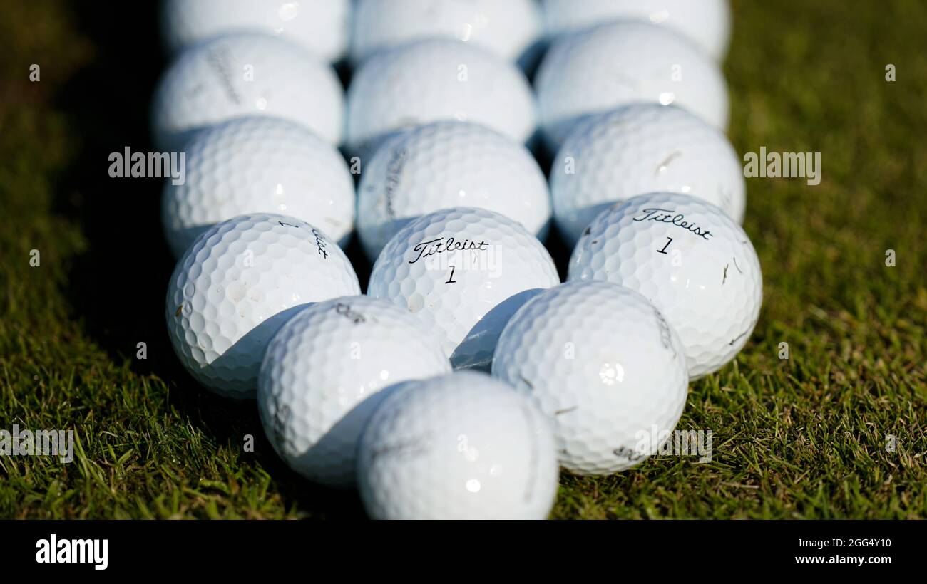 Vue générale des balles de golf sur l'aire d'entraînement du club de golf Conwy pendant le 2021 Curtis Cup Day 3 - singles au club de golf Conwy, Conwy, Wales on Banque D'Images