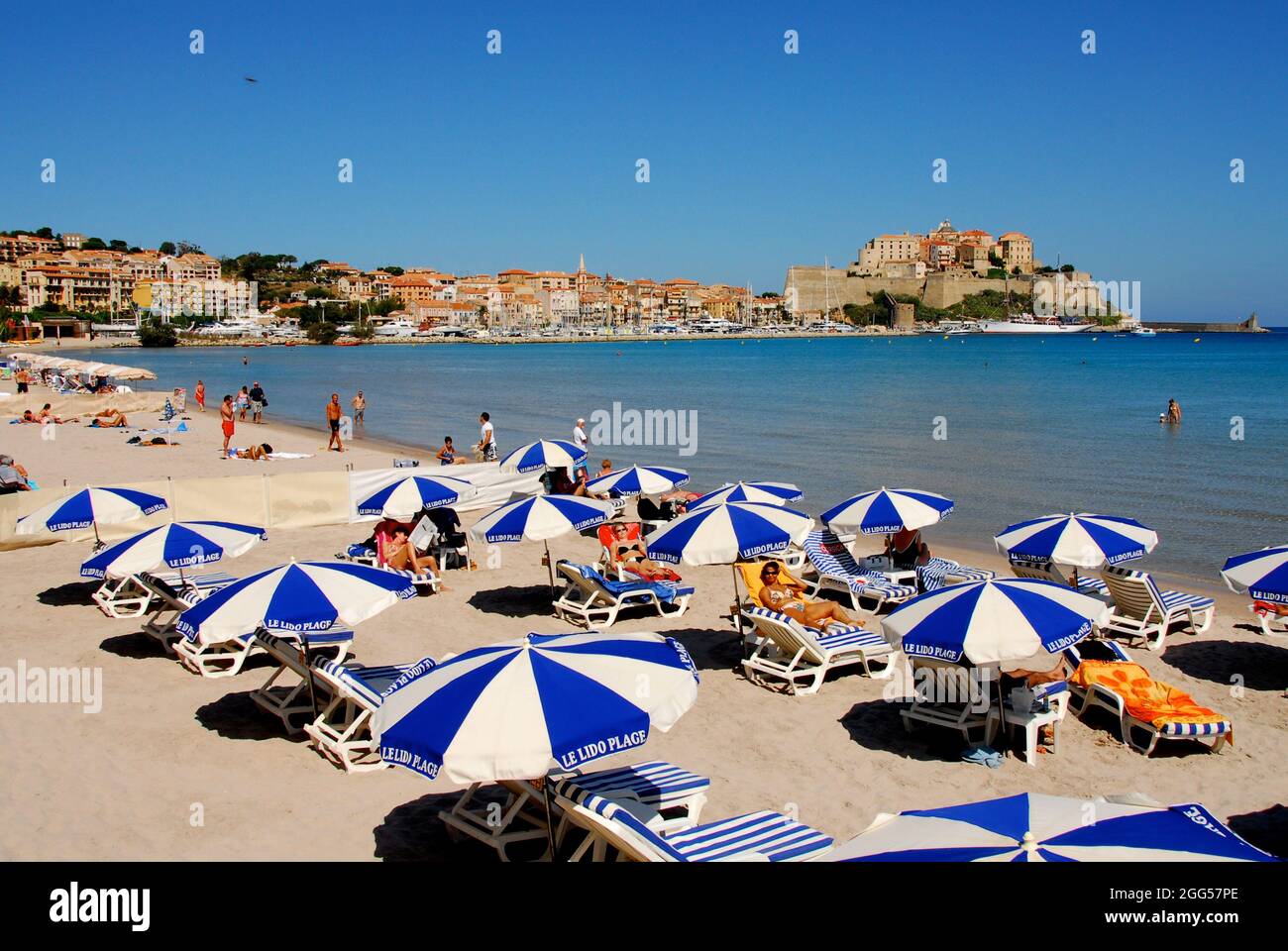 FRANCE. CORSE DU NORD (2B) VUE SUR LA FORTERESSE GÉNOISE DE CALVI Banque D'Images