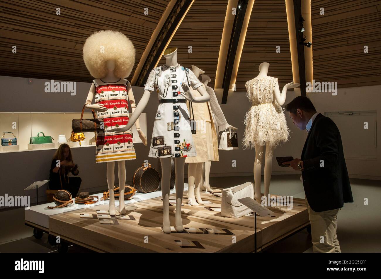 FRANCE. HAUTS-DE-SEINE (92). ASNIERES. MAISON VUITTON. MUSÉE VUITTON.  GALERIE D'EXPOSITION CONÇUE PAR JUDITH CLARK Photo Stock - Alamy