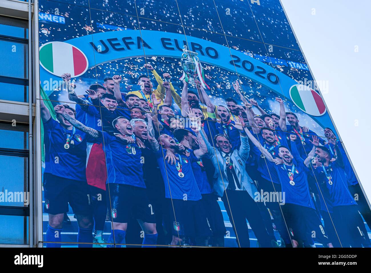 ROME ITALIE, ROYAUME-UNI. 29 août 2021. Le siège de la fédération italienne FIGC est décoré d'une fresque célébrant le triomphe de l'équipe nationale italienne à l'UEFA Euro 2020 avec Roberto Mancini et l'équipe italienne victorieuse photographiée en levant le trophée Henri Delaunay European Championship après avoir battu l'Angleterre dans une fusillade de de pénalité au stade Wembley le 11 Juillet 2021. Credit: amer ghazzal / Alamy Live News Banque D'Images