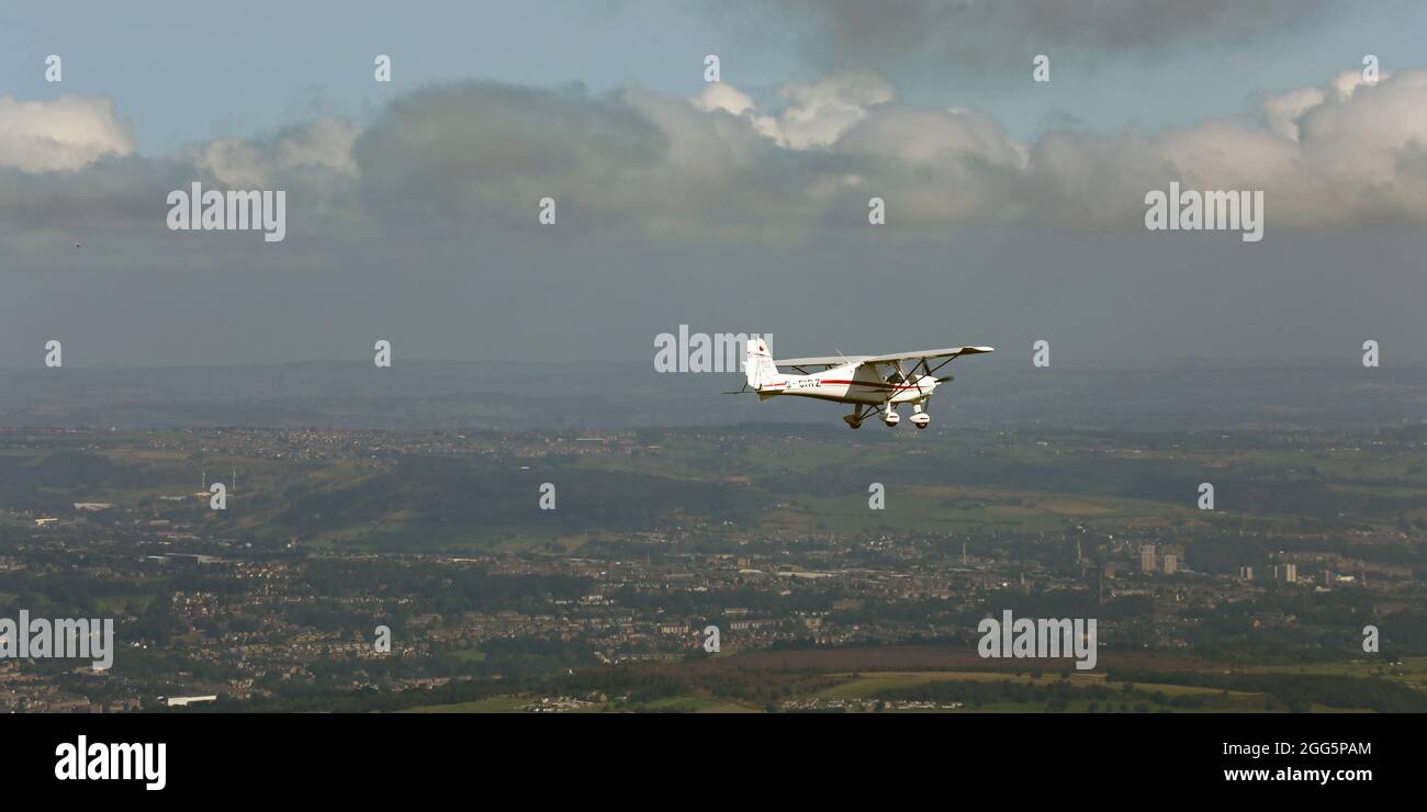 Vue aérienne d'un avion léger Mainair Flying School avec panneau d'appel G-CIRZ Banque D'Images