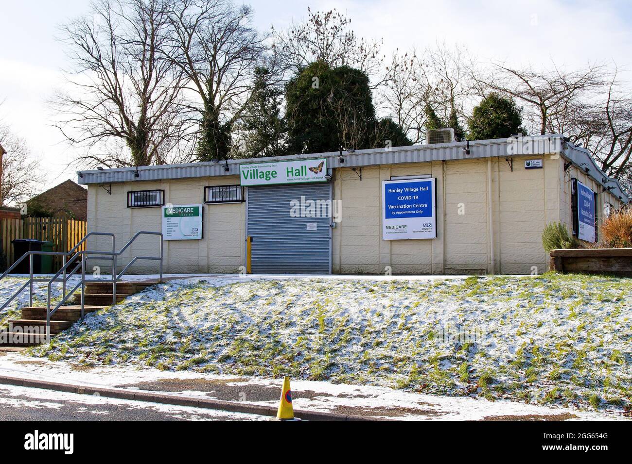 Honley Village Hall et centre de vaccination Covid Banque D'Images