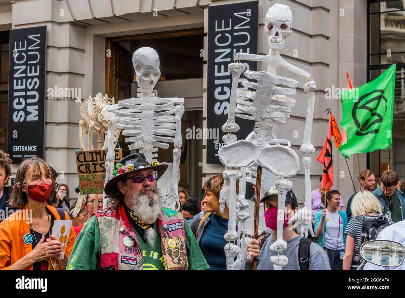 Londres, Royaume-Uni. 29 août 2021. La rébellion d'extinction continue ses deux semaines avec une protestation contre le parrainage de Shell du Musée des Sciences, sous le nom de rébellion impossible. Crédit : Guy Bell/Alay Live News Banque D'Images