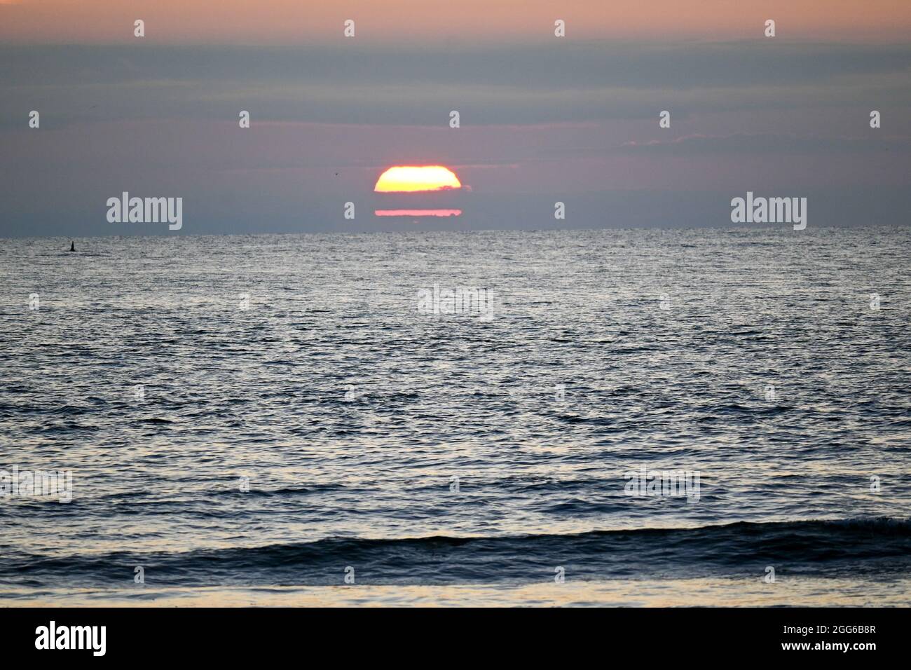 Le magnifique coucher de soleil sur les stations côtières galloises de l'ouest du pays de Galles Banque D'Images