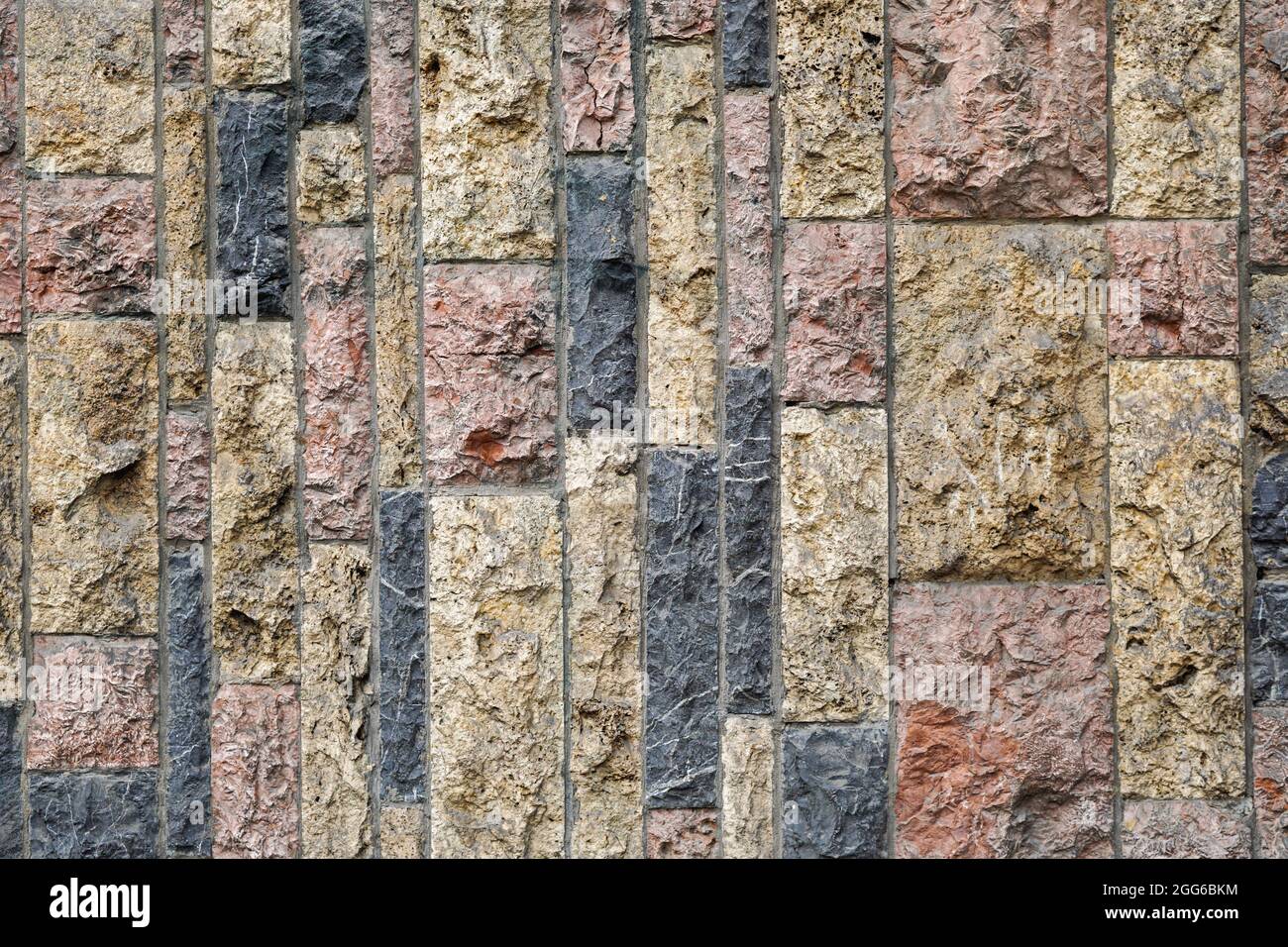 Dalles calcaires avec surface rugueuse au mur de la maison Banque D'Images