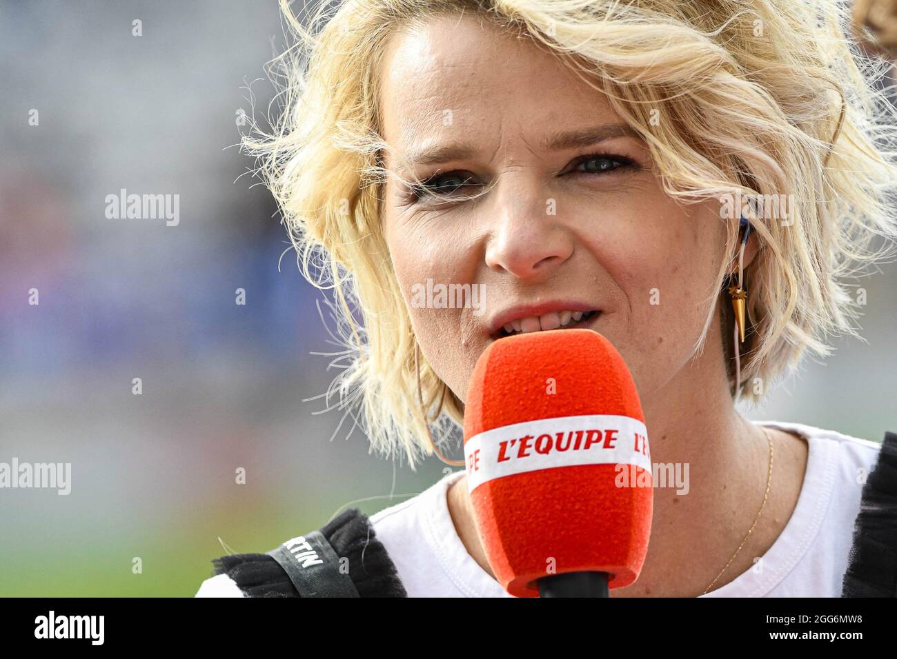 journaliste-fran-ais-de-la-chaine-l-equipe-france-pierron-lors-de-la