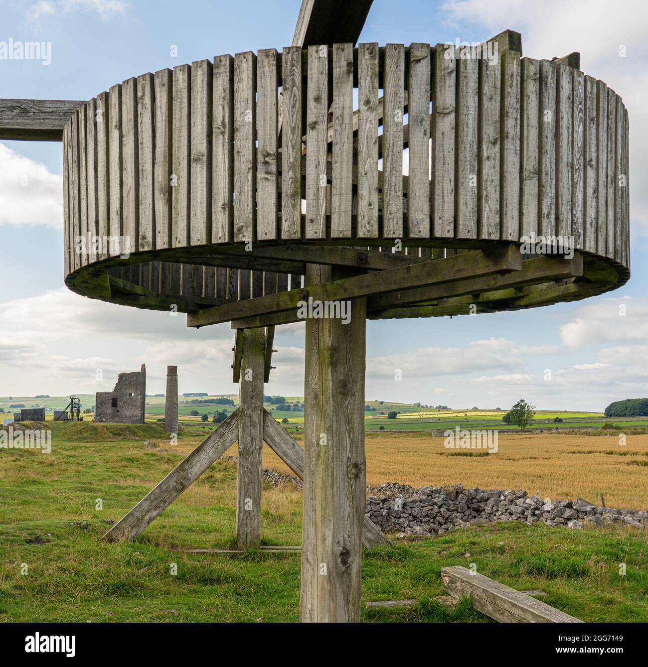 Reconstruction d'un cheval en bois qui a été utilisé pour soulever le minerai de l'arbre de la mine de Magpie Mine près de Sheldon dans le Derbyshire Peak District UK Banque D'Images