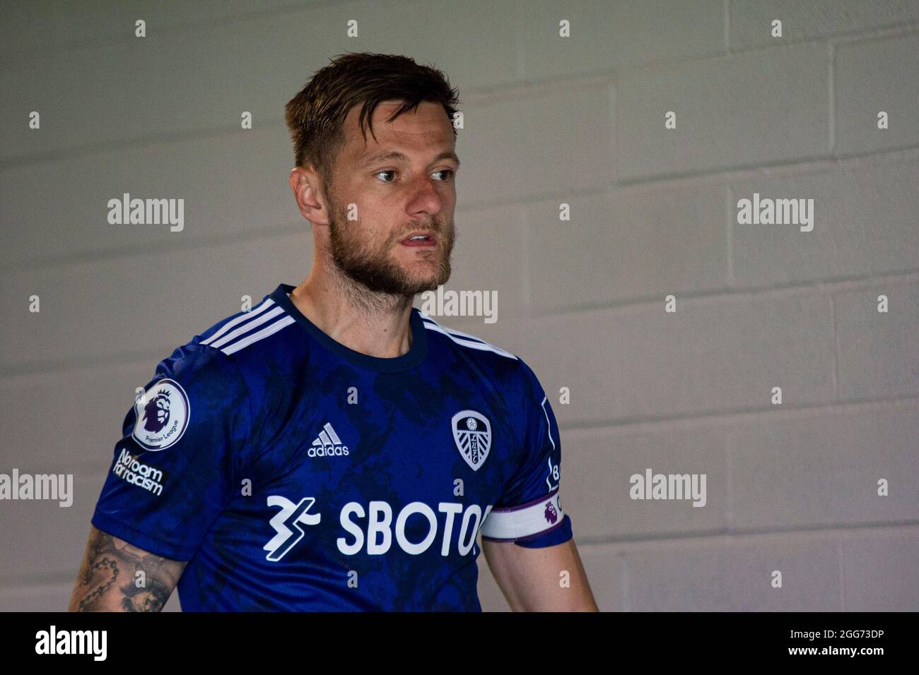 Burnley, Royaume-Uni. 29 août 2021. Liam Cooper de Leeds United avant le lancement. Premier League Match, Burnley et Leeds Utd au Turf Moor de Burnley, Lancs, le dimanche 29 août 2021. Cette image ne peut être utilisée qu'à des fins éditoriales. Utilisation éditoriale uniquement, licence requise pour une utilisation commerciale. Aucune utilisation dans les Paris, les jeux ou les publications d'un seul club/ligue/joueur. photo de Lewis Mitchell/Andrew Orchard sports Photography/Alamy Live News crédit: Andrew Orchard sports Photography/Alamy Live News Banque D'Images