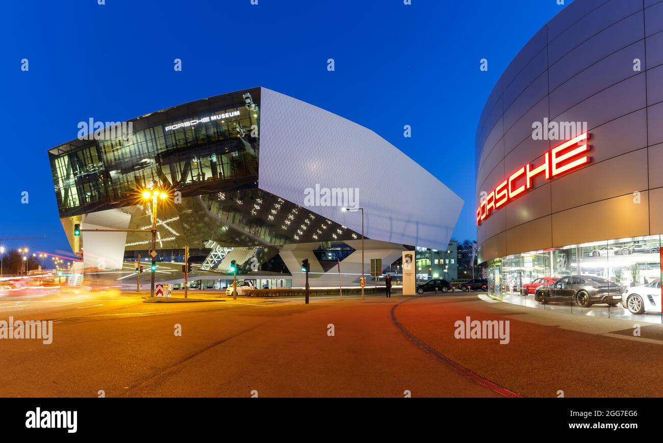 Stuttgart, Allemagne - 2 mars 2021 : siège du musée Porsche à Stuttgart, Allemagne. Banque D'Images