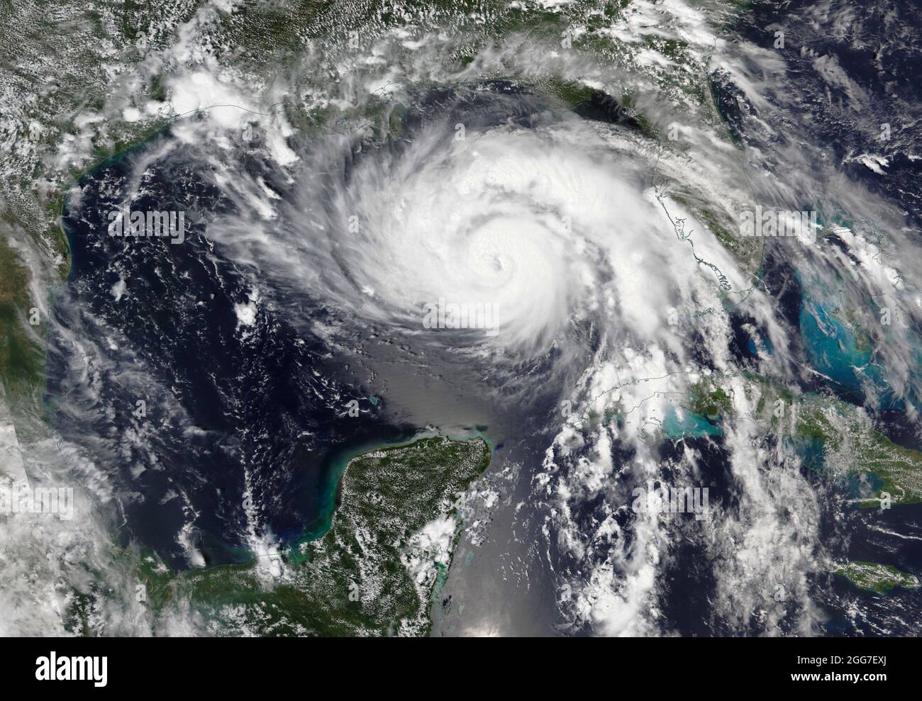 GOLFE DU MEXIQUE - 28 août 2021 - l'ouragan Ida vu de l'espace par les satellites MODIS de la NASA le 28 août 2021. L'ouragan Ida a frappé Louisi Banque D'Images