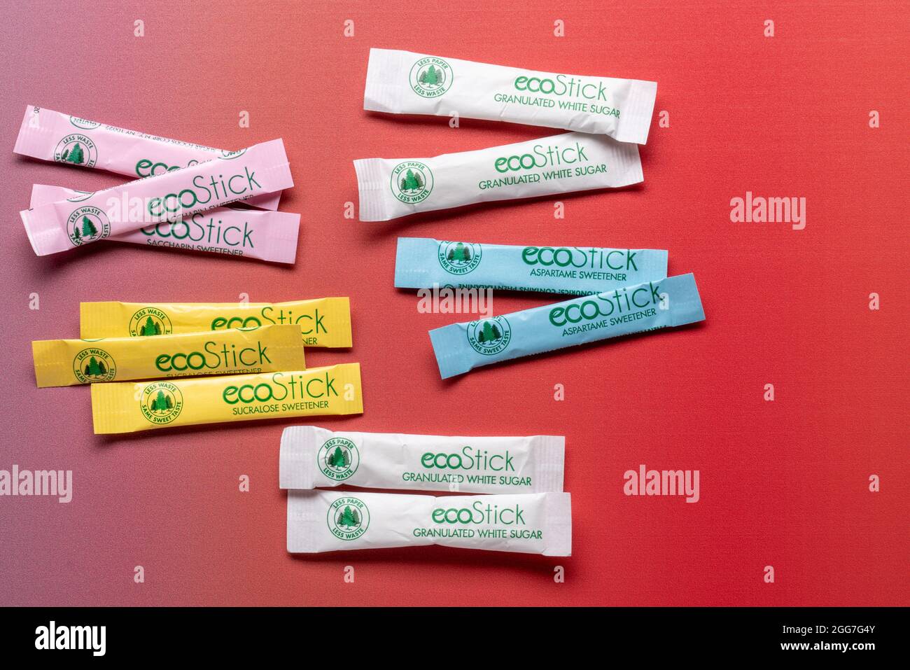 Emballage écologique écoStick avec moins de déchets de papier de sachets de sucre, de sucralose, d'aspartame et d'édulcorants de saccharine Banque D'Images