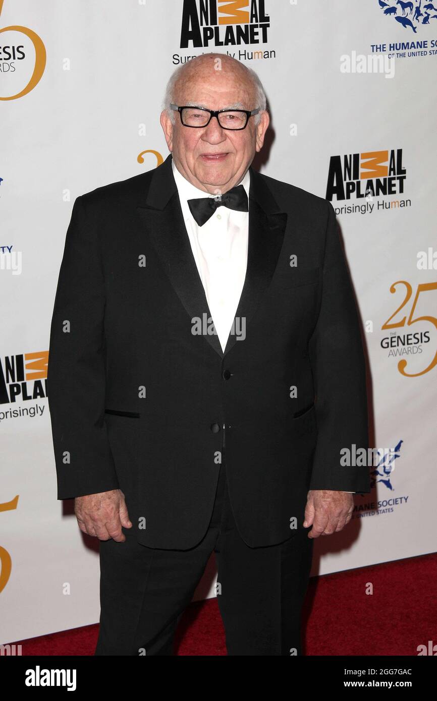 Beverly Hills, CA - Ed Asner arrive aux Prix Genesis du 25e anniversaire à Beverly Hills, Californie, États-Unis. 19 mars 2011. Crédit photo: Krista Kennel/Sipa Press/genesisawardskk.098/1103201917 crédit: SIPA USA/Alay Live News Banque D'Images