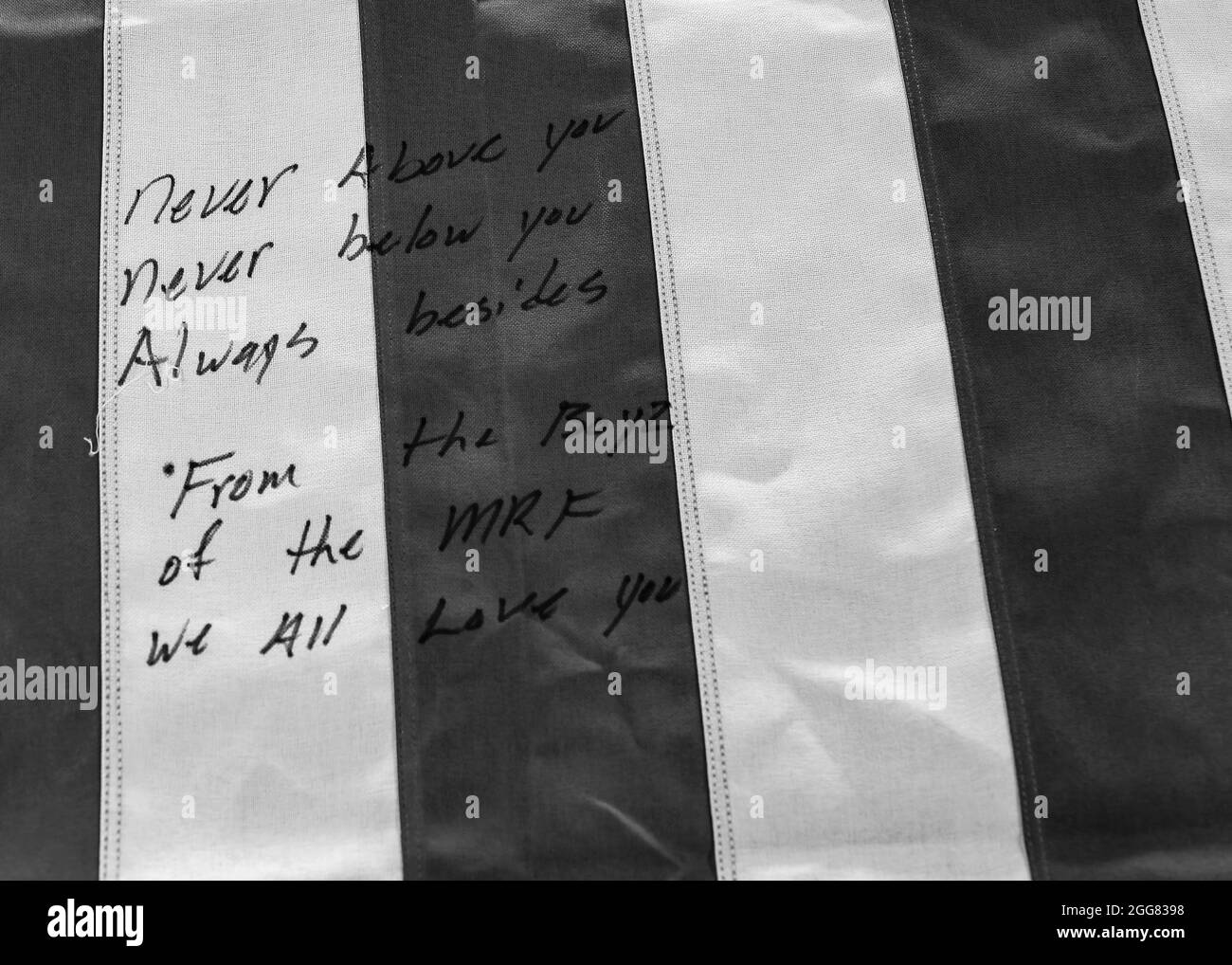 Les Marines des États-Unis honorent leurs morts lors d'une cérémonie de rampe à l'aéroport international Hamid Karzaï, août 27. Banque D'Images