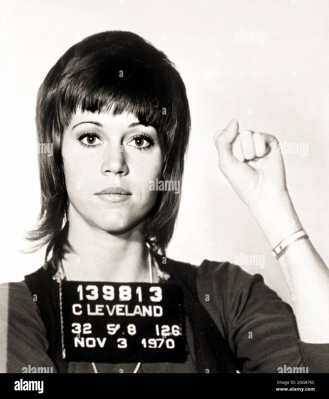 1970, 3 novembre , Cleveland , Etats-Unis : la célèbre actrice et activiste de cinéma JANE FONDA ( née le 21 décembre 1937 ) quand a été arrêtée pour avoir coups de pied un policier local par le département de police de Cleveland dans la tasse officielle tourné . L'actrice, puis 32, a éraflé avec le policier après avoir été arrêté à l'aéroport par les agents des douanes des États-Unis pour avoir une grande quantité de pilules en sa possession . Photographe inconnu du département de police de Cleveland . - HISTOIRE - mugshot - mug-shot - FOTO STORICHE - Personalità da giovani giovane - personnalités quand était jeune - Gioventù - giovinezza - Banque D'Images