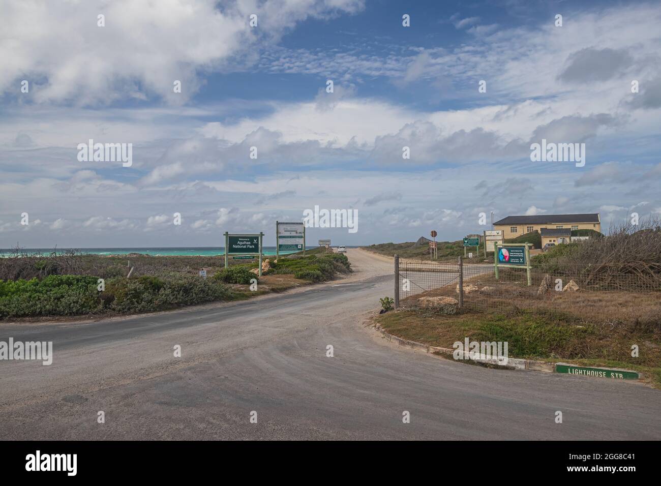 Une vue à l'entrée du parc national du Cap Agulhas en Afrique du Sud qui est le point le plus au sud du continent africain. Banque D'Images