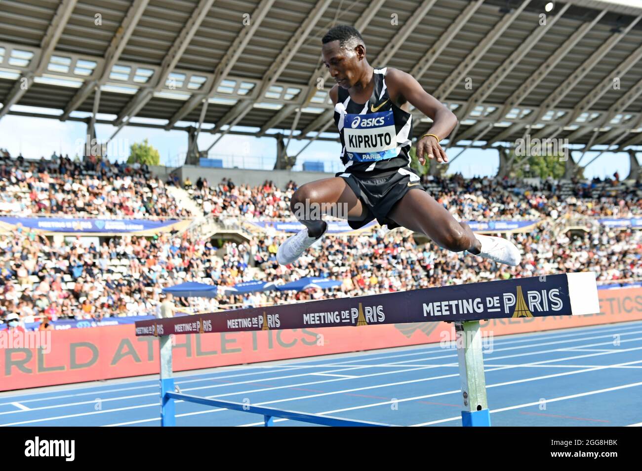 Conseslus Kipruto (KEN) concourt en steeple lors du Meeting de Paris au stade Charlety, samedi 28 août 2021, à Paris. (Jiro Mochizu Banque D'Images