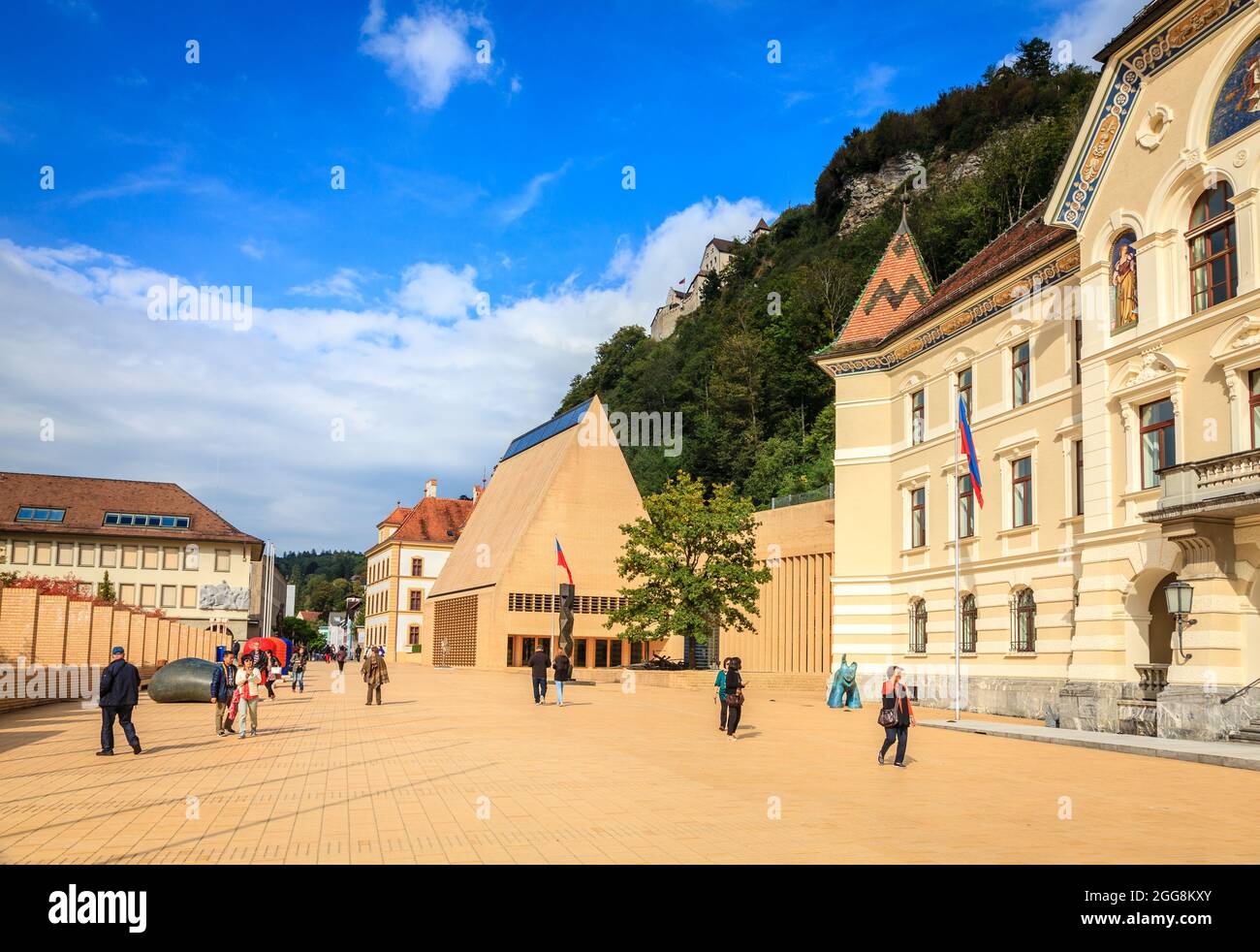 Vaduz, Liechtenstein, 27 septembre 2015 : une rue piétonne dans le centre de Vaduz - une capitale du Liechtenstein Banque D'Images