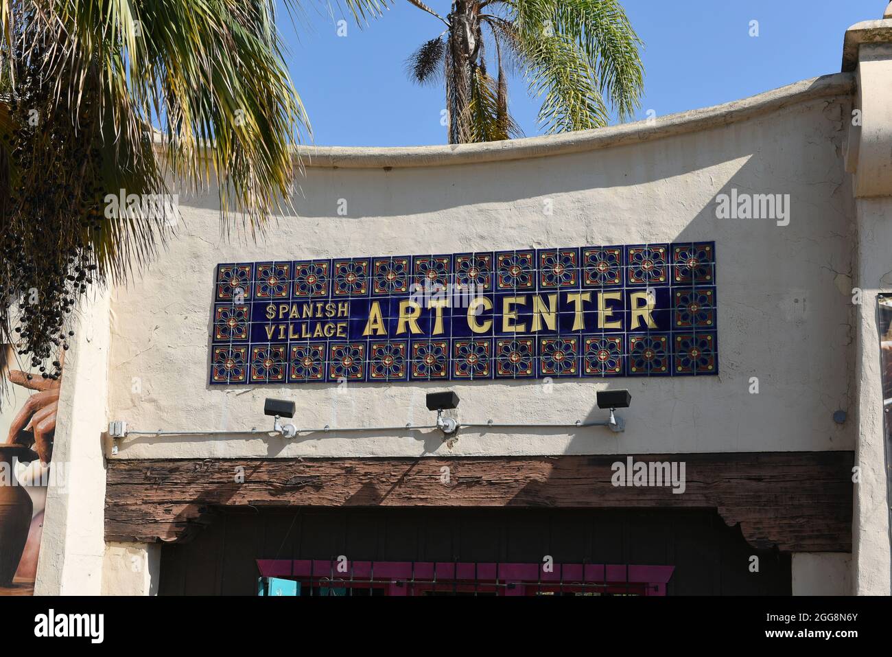 SAN DIEGO , CALIFORNIE - 25 AOÛT 2021 : panneau au centre d'art du village espagnol à Balboa Park. Banque D'Images