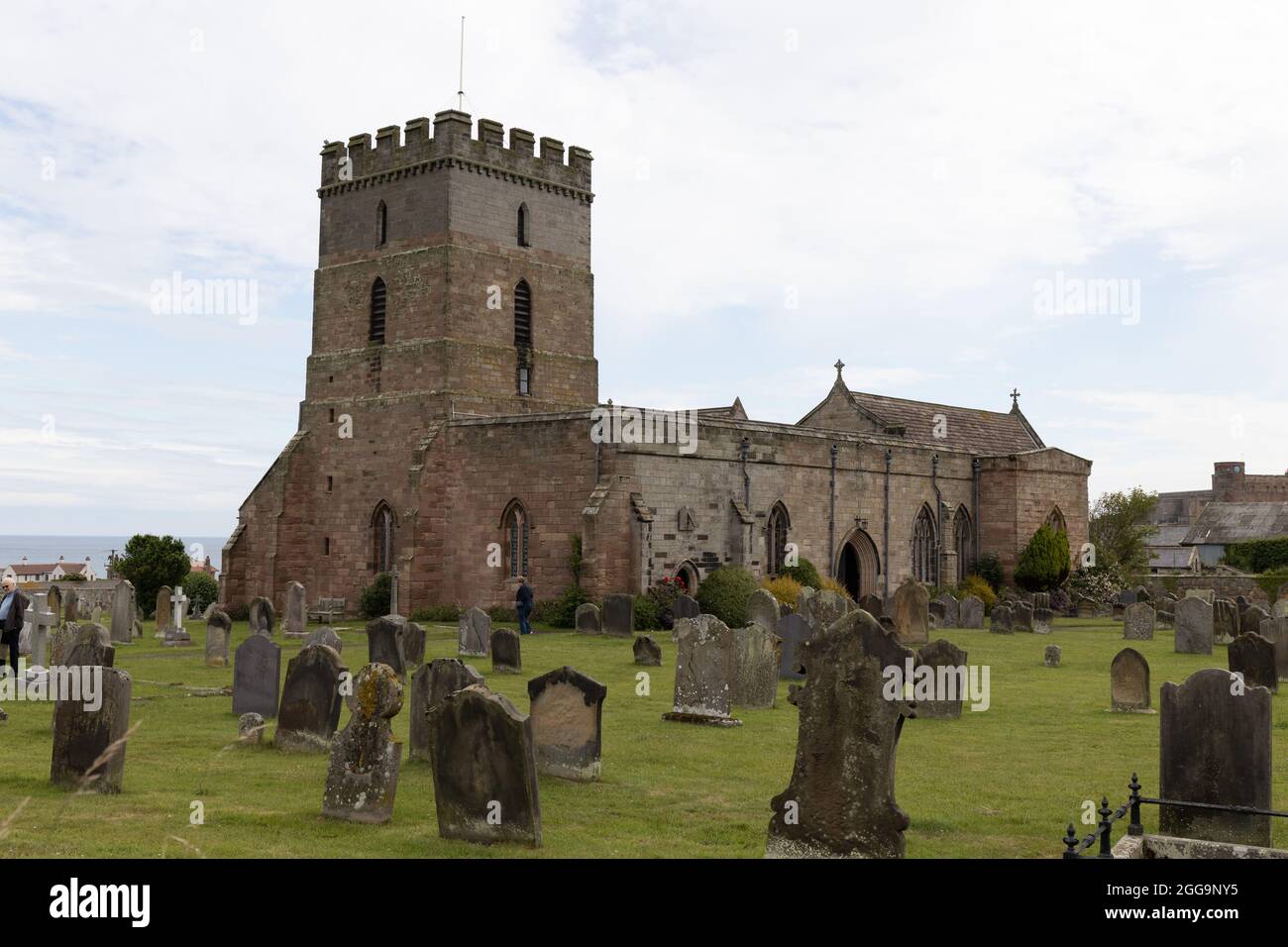 Eglise et cimetière de St Aidans à Bamburgh, Northumberland, Angleterre. Banque D'Images
