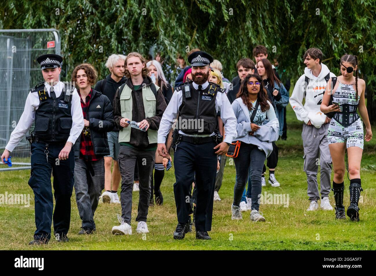 Londres, Royaume-Uni. 30 août 2021. Il y a une présenèce de police d'obyou - ALT LDN par Live Nation a Hip-Hop/RAP et R&B/Soul mini festival dans le cadre d'un week-end de vacances de banque d'événements sur Clapham Common. C'est un jour gris et les chiffres devraient être bien en dessous de la capacité. Crédit : Guy Bell/Alay Live News Banque D'Images