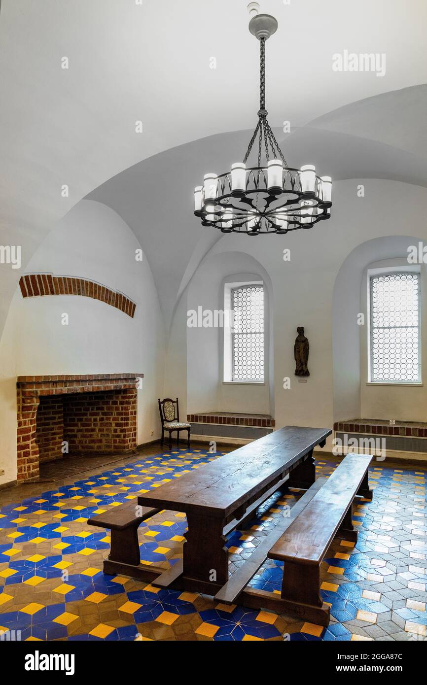 Bytow, Pologne - 5 août 2021 : intérieur monastique du musée Zachodniokaszubskie dans le château médiéval Bytow de l'ordre teutonique et des ducs de Poméranie Banque D'Images