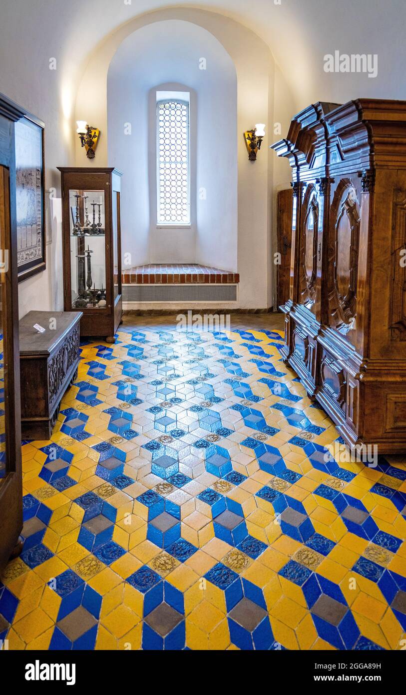 Bytow, Pologne - 5 août 2021 : intérieur monastique du musée Zachodniokaszubskie dans le château médiéval Bytow de l'ordre teutonique et des ducs de Poméranie Banque D'Images