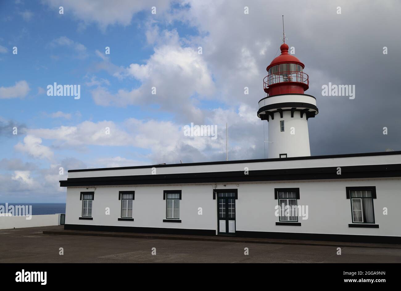 Le phare de Ponta do Topo dans l'île de Sao Açores Photo Stock