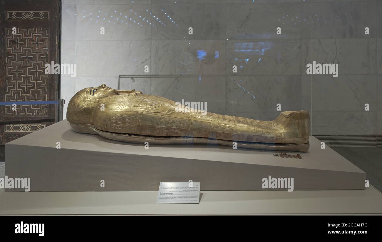 Le cercueil d'or de Nedjemankh est exposé au Musée national de la civilisation égyptienne (NMEC) au Caire, en Égypte Banque D'Images