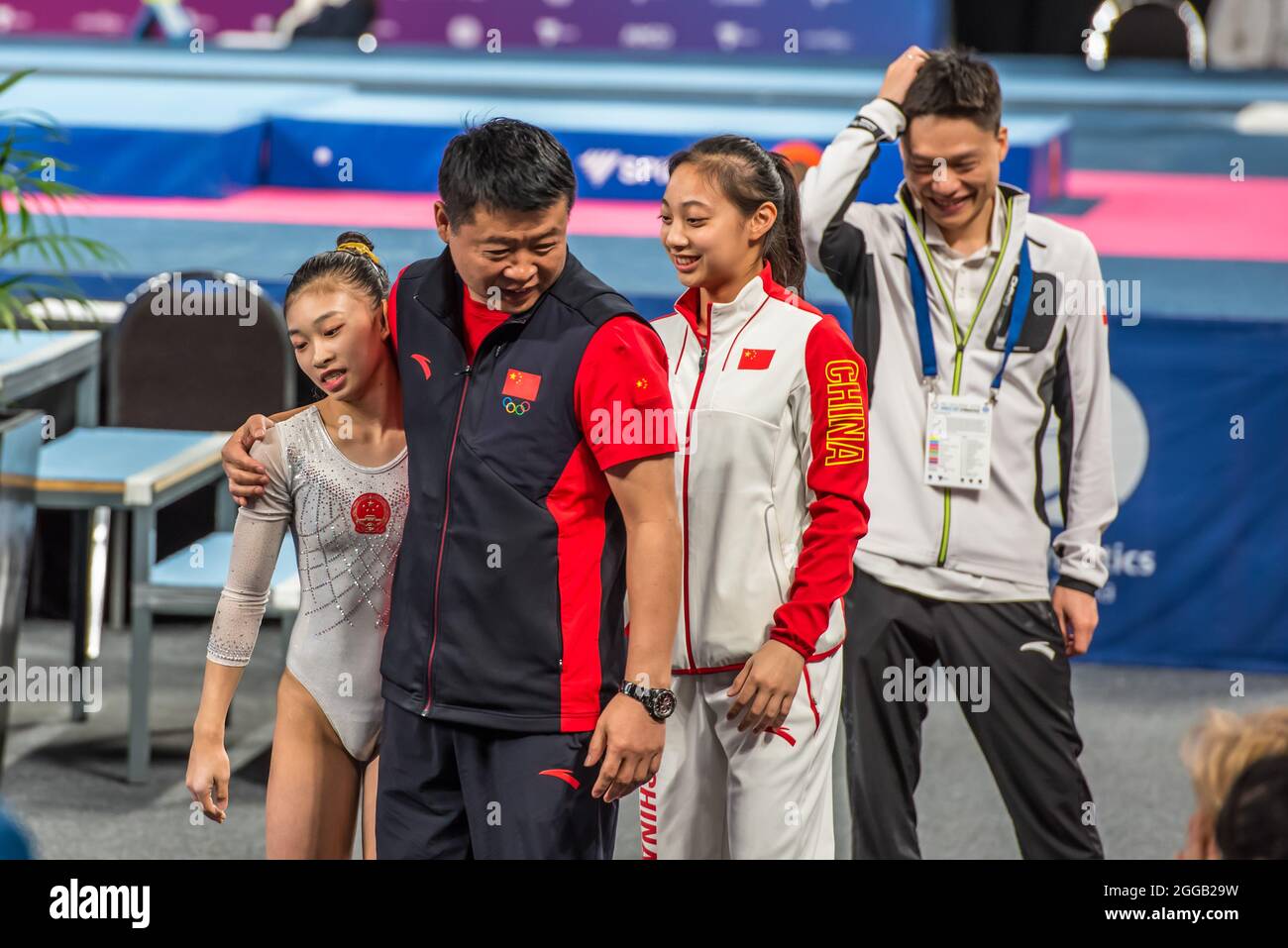 Melbourne, Australie. 15 décembre 2014. Team China célébrant une médaille d'or de Zhao Shiting lors de la coupe du monde de gymnastique artistique de Melbourne à la John Cain Arena. Crédit : SOPA Images Limited/Alamy Live News Banque D'Images