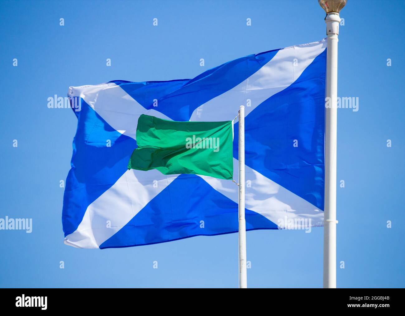 Drapeau de l'Écosse et drapeau vert. Scottish Green Party et le concept de partage de l'alimentation SNP. Banque D'Images